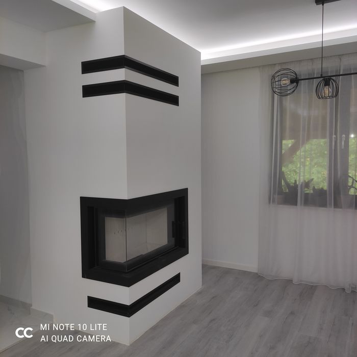 Kominek z szybą boczną narożny kominki