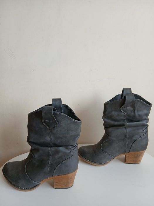 Козаки ,ковбойки  ботильйони