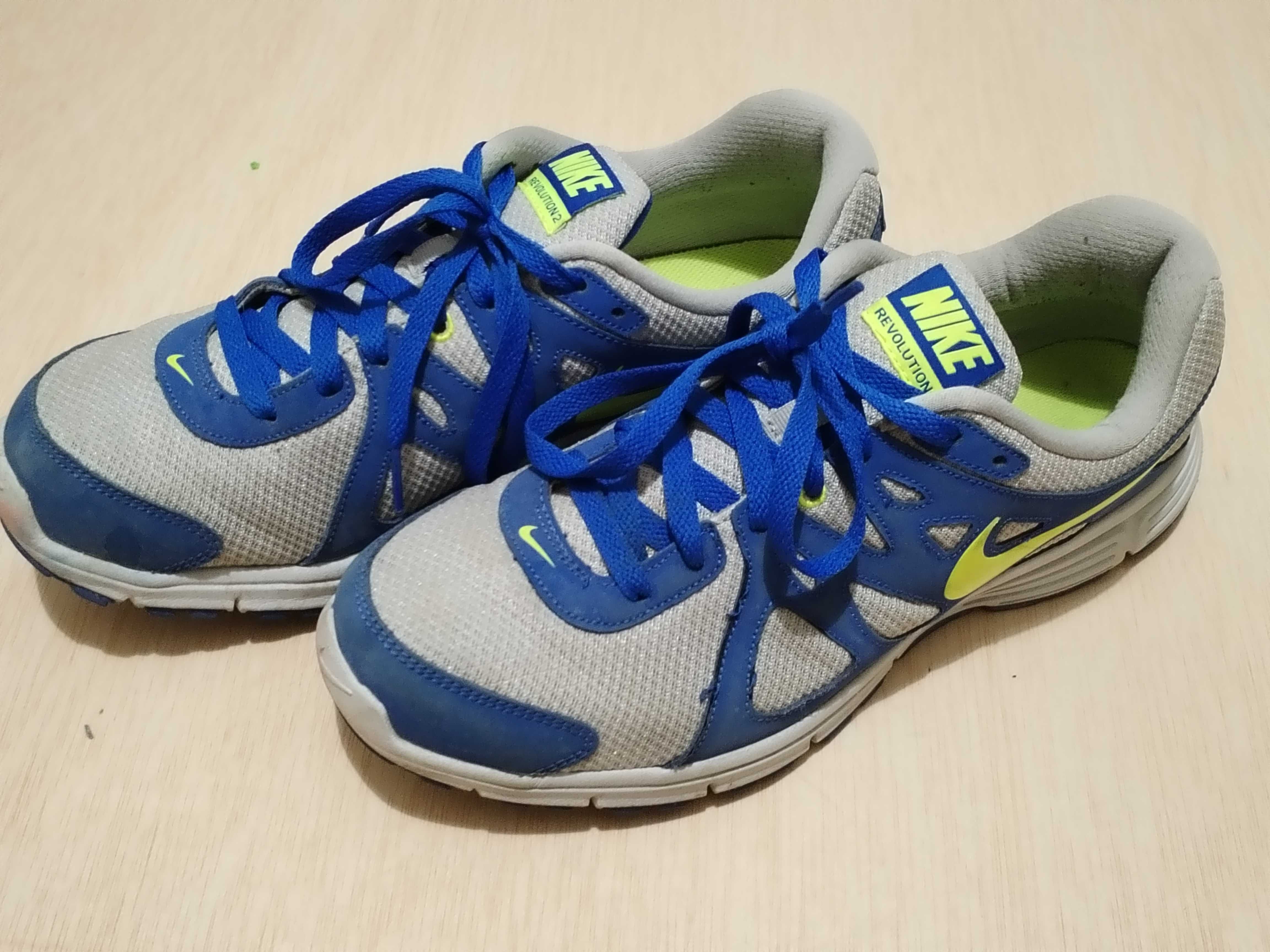 Ténis Nike modelo Revolution 2, tamanho 45