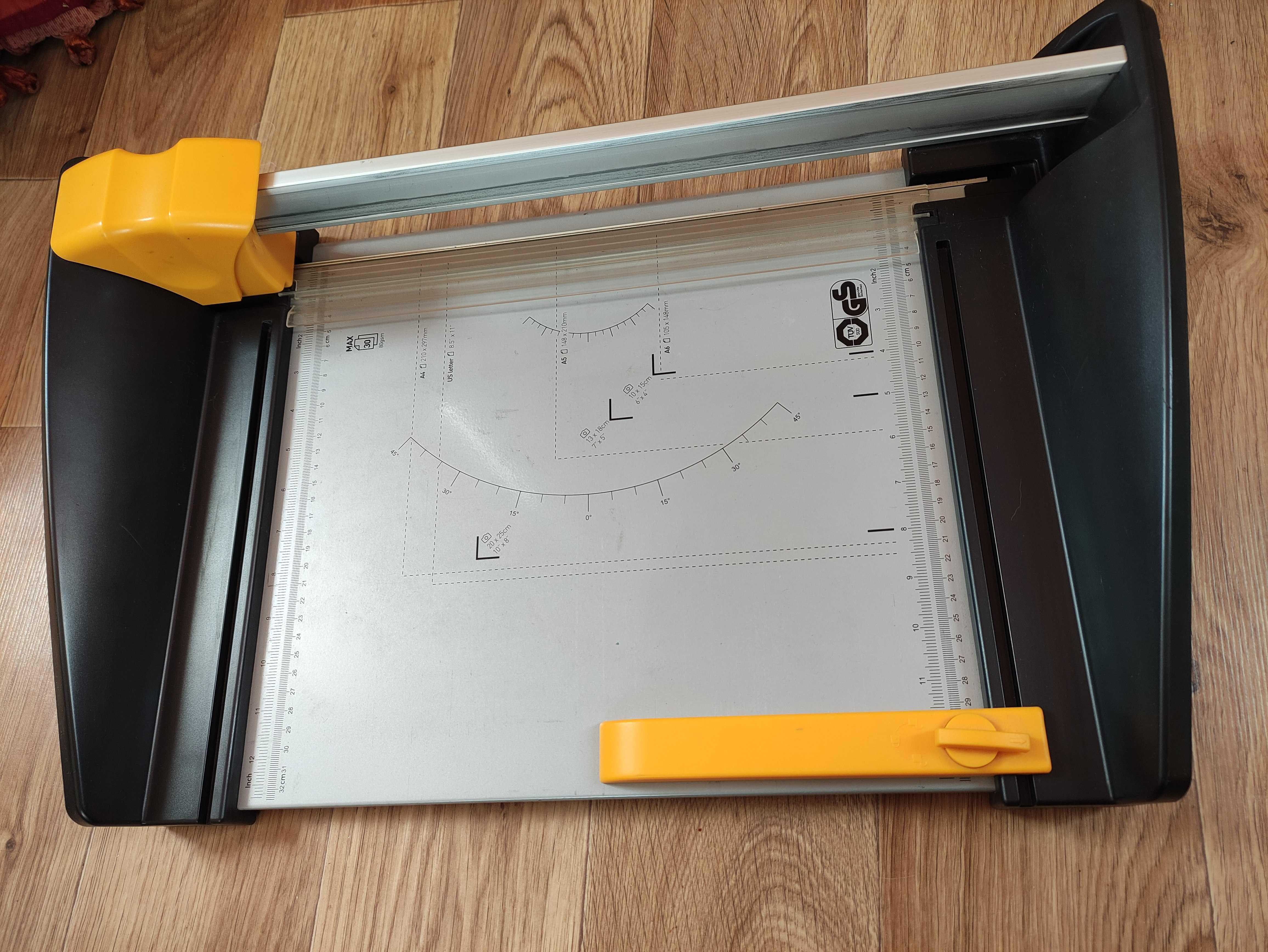 Різак дисковий Fellowes Atom A4