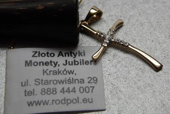 Złoty krzyż krzyżyk z cyrkoniami.