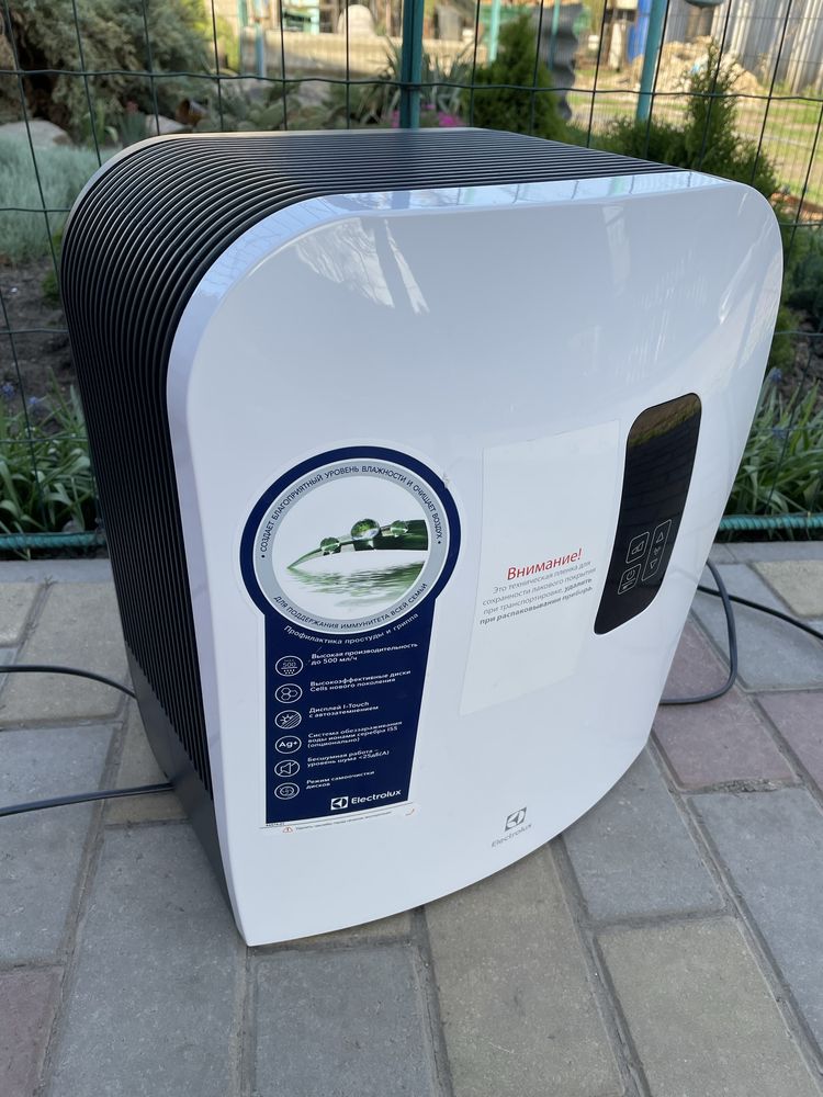 Очищувач - зволожувач - мийка повітря Electrolux EHAW-7515D