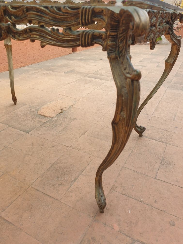 Mesa de sala em latão