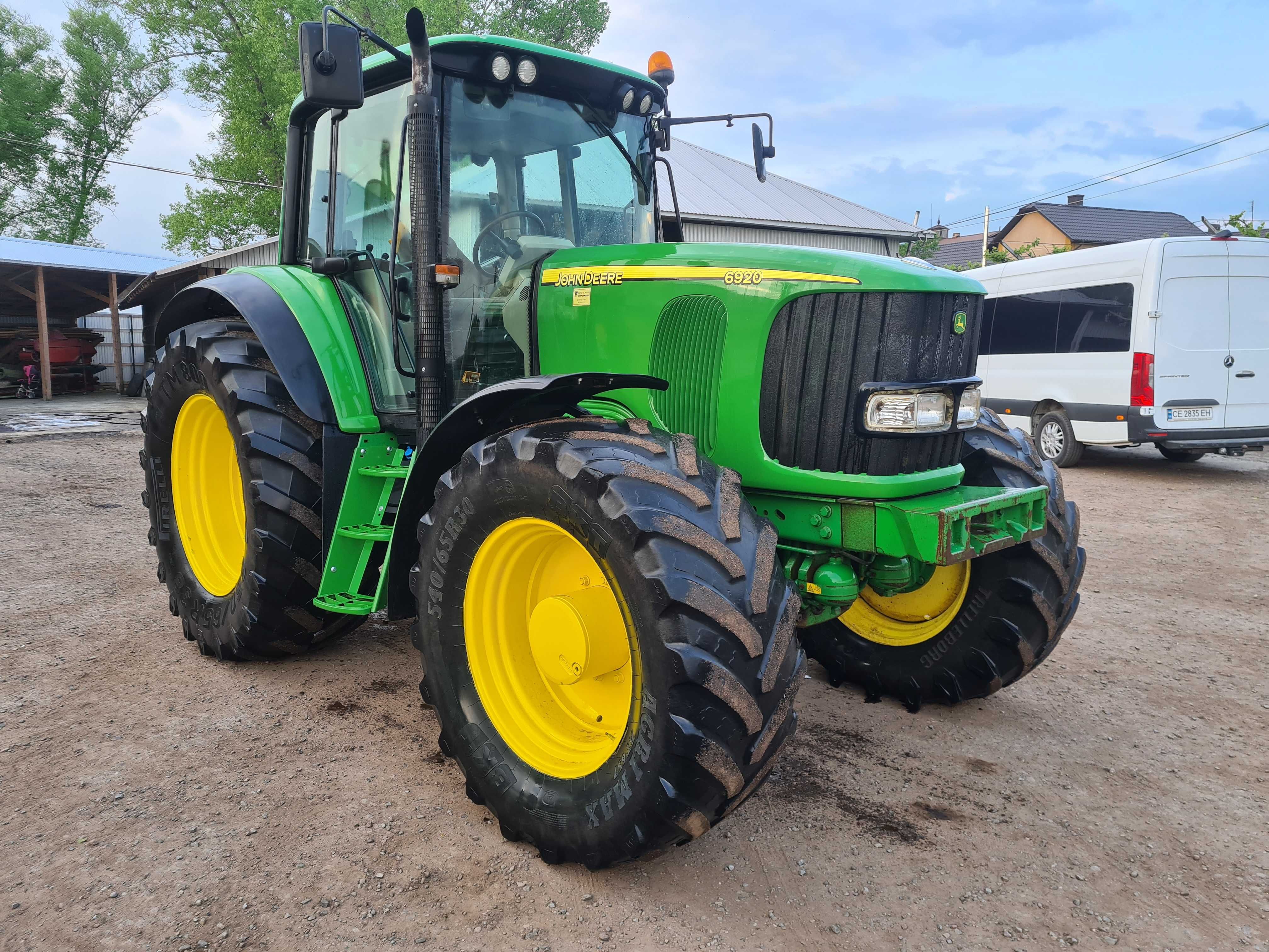 Трактор John Deere 6920