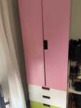 Armário rosa branco e verde c/2 portas e 3 gavetas