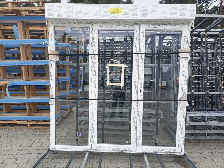 Okno pcv trasowe balkonowe 225/238 białe z roletą ele.