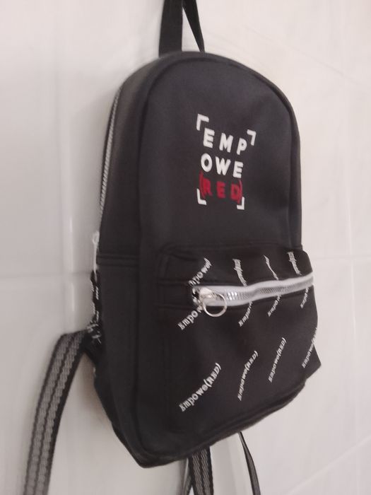 Mochila em bom estado nova