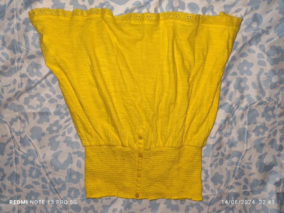 Top tomara que caia amarelo.
