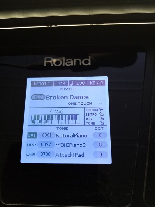 Instrument klawiszowy roland bk5 stan idealny z pokrowcem walizkowyma