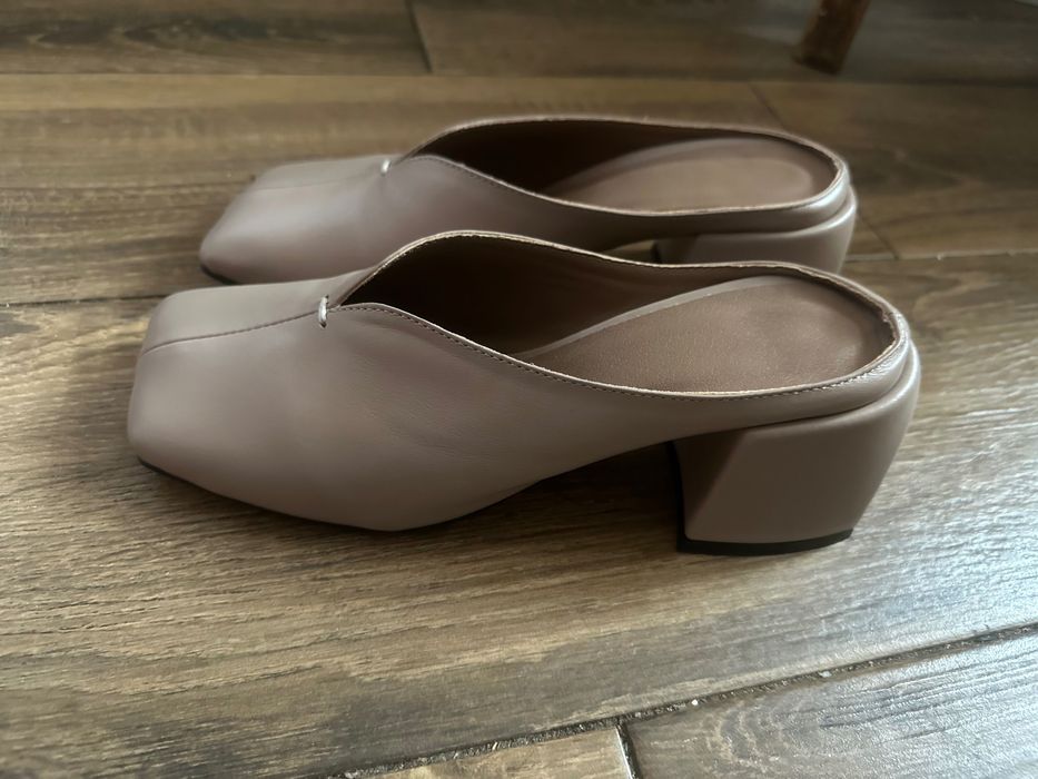 Шкіряні шльопанці на каблуку 37 розміру