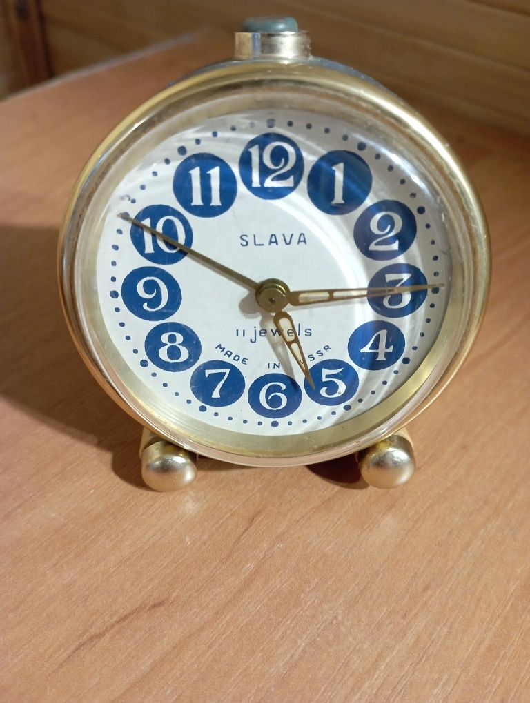Часы-будильник Slava