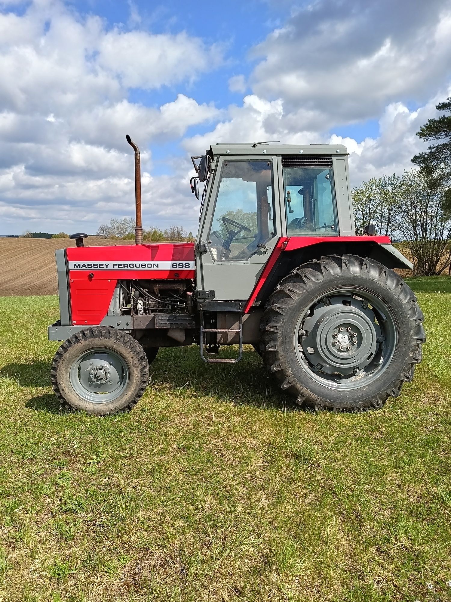 Massey Ferguson 698