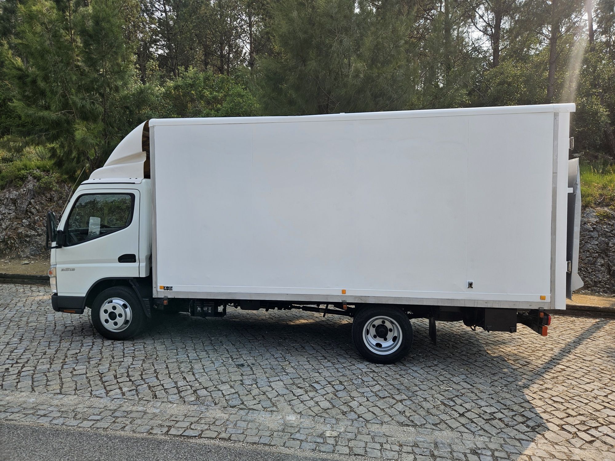 Fuso com plantaforma ligeira