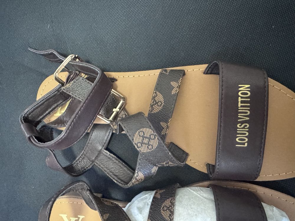 Босоніжки louis vuitton