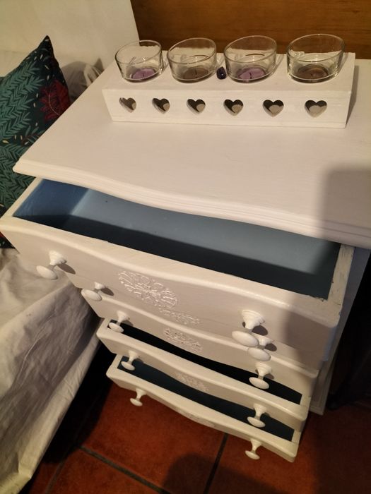 Mesa de cabeceira ou móvel de apoio