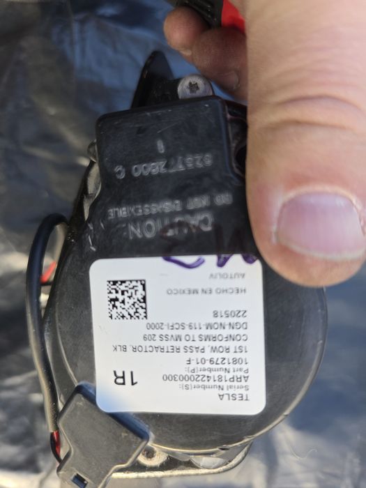 Ремені , паски безпеки дотяжки tesla model 3  2018