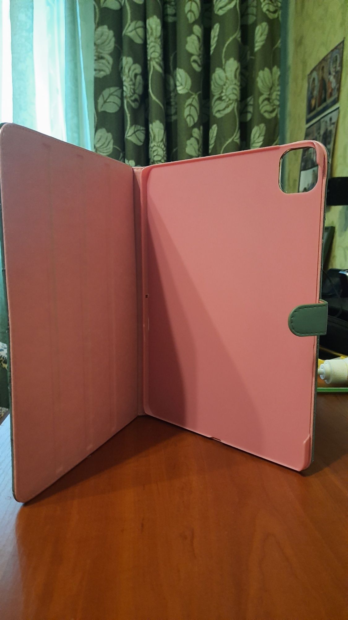 Продам чoхол на планшет Apple iPad Pro 12.9