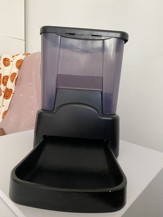 Automatyczny podajnik karmy