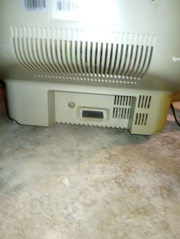 Vendo televisão Crown