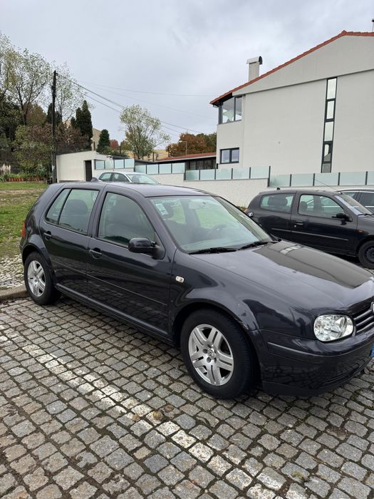Golf 200 4 portas