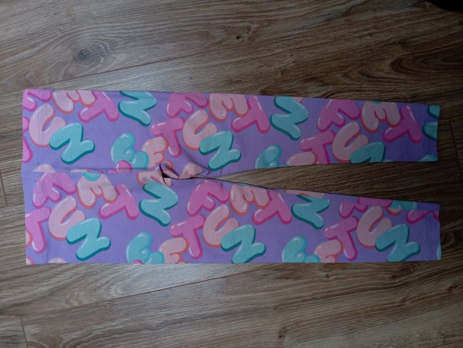Legginsy, getry w literki