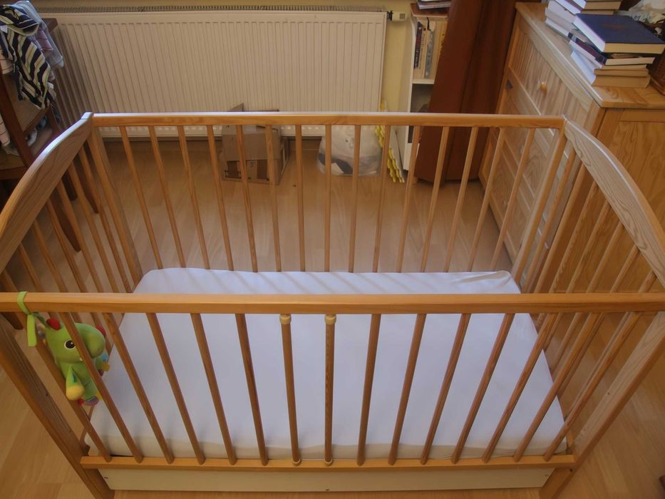 Drewniane łóżeczko dla dziecka 120x60  z szufladą