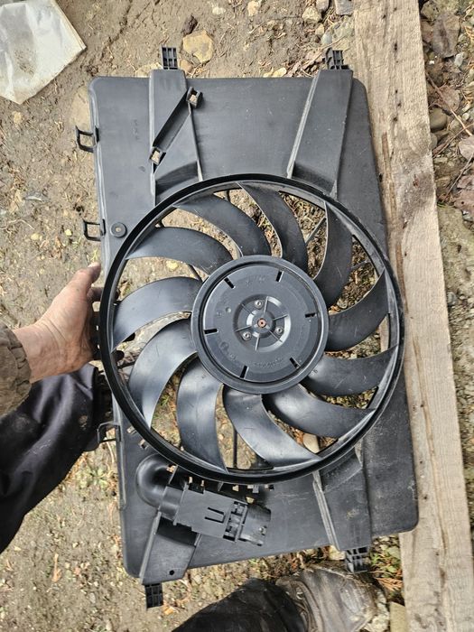 Вентилятор Опель Зафіра Ц Астра Джей 0130706213 Zafira C Astra J