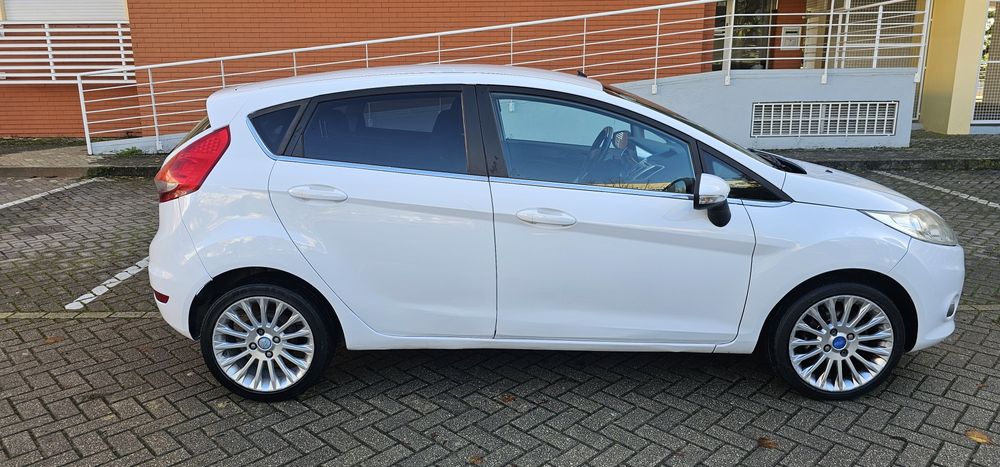 Ford fiesta 1.5 tdci como novo 11