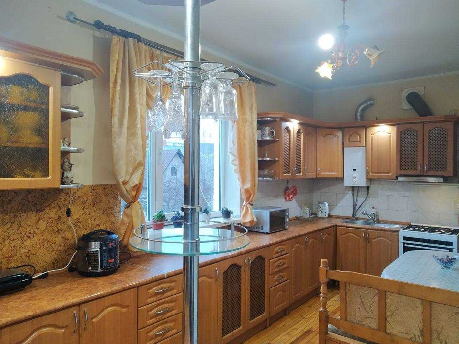 Продаж 2 пов будинку з 2 гаражеми і ділянкою на 12 соток, 236.5 кв.