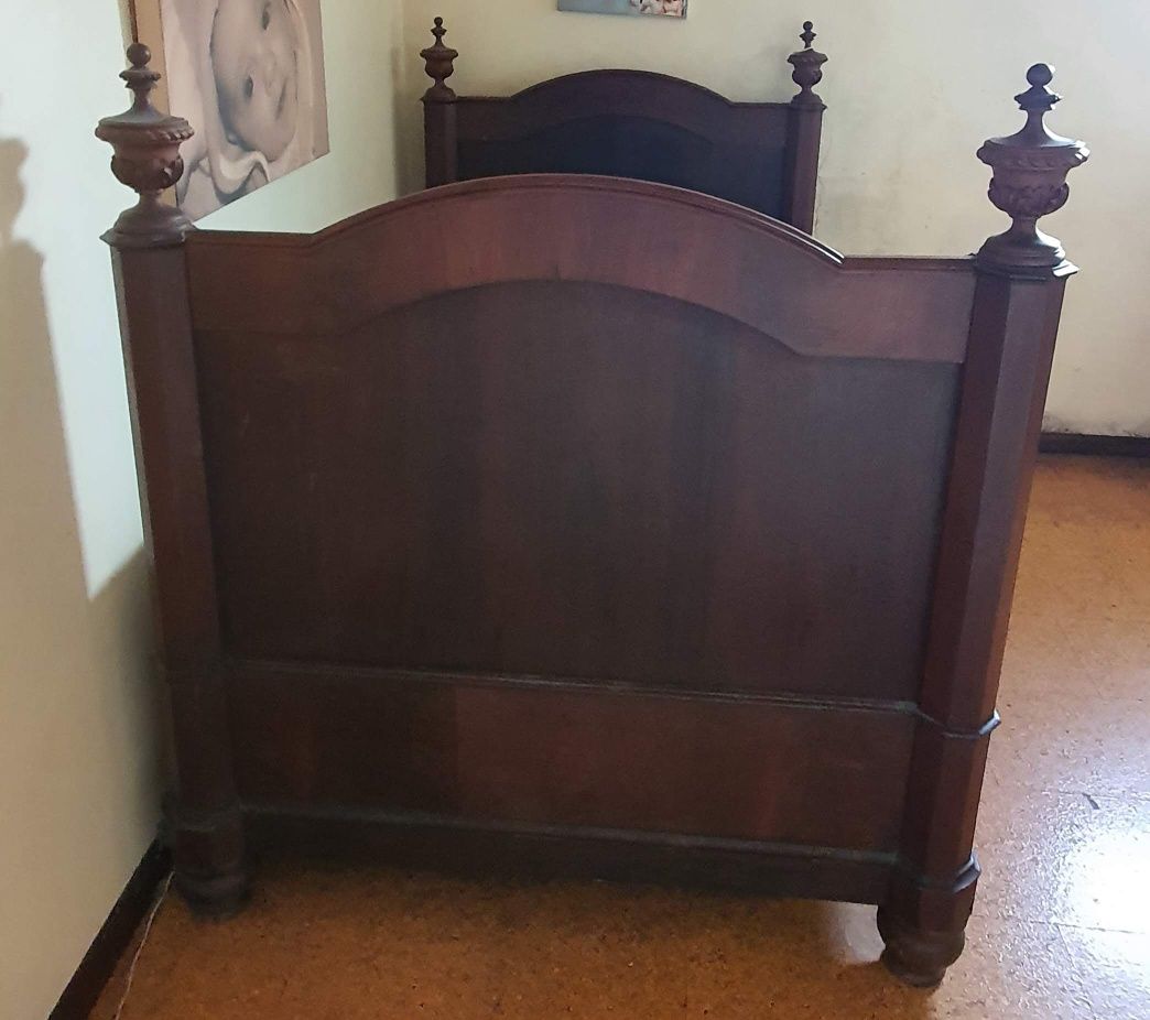 Cama centenária  Talhada