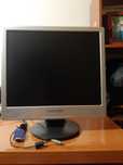 MONITOR  PACKARD Bell com colunas de som incorporadas.