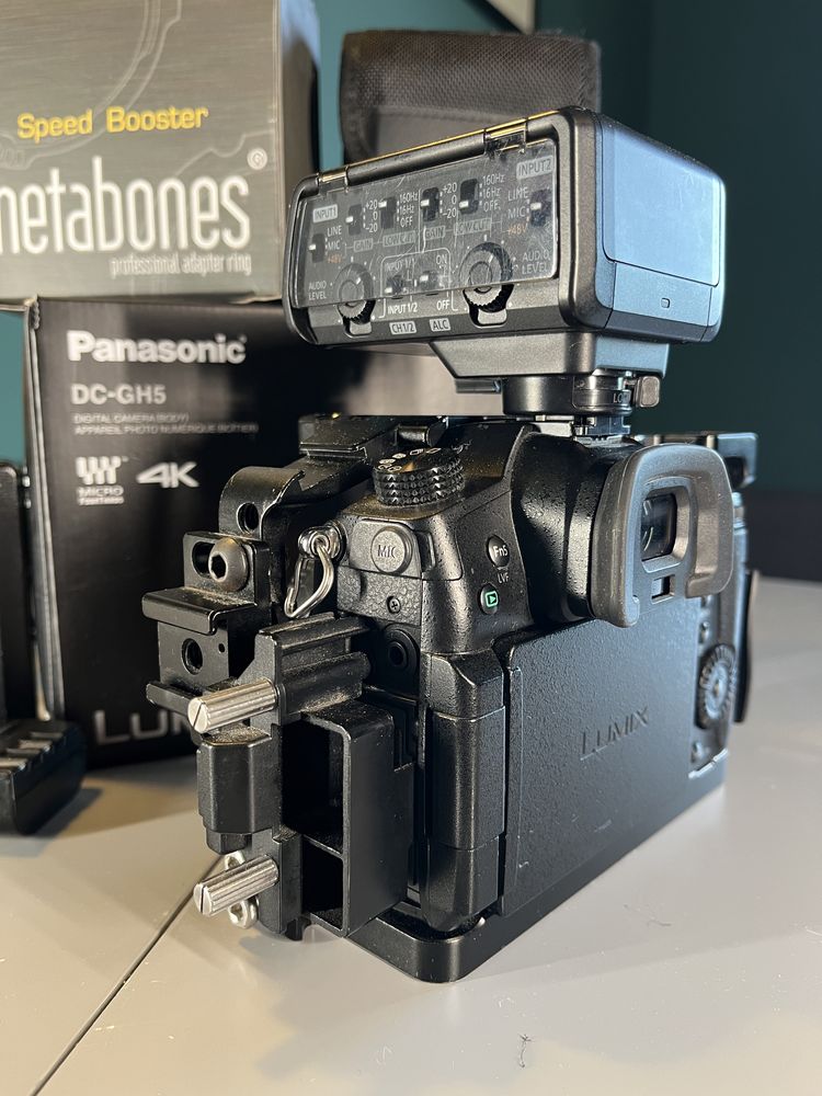 Panasonic Lumix GH5, Metabones Ultra, cage, AC adapter