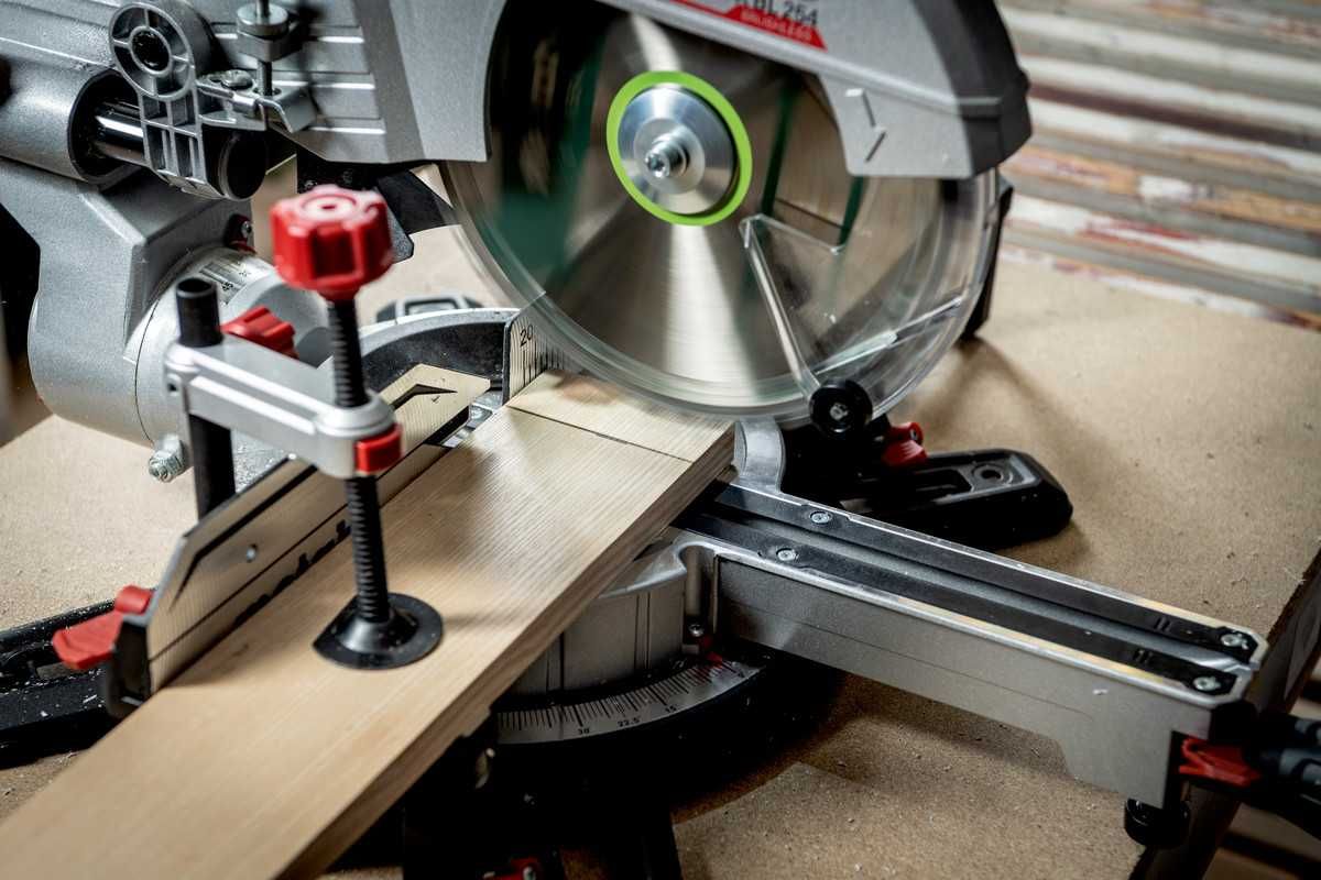 Kapówka Ukośnica akumulatorowa Metabo KGS 18 LTX BL 305