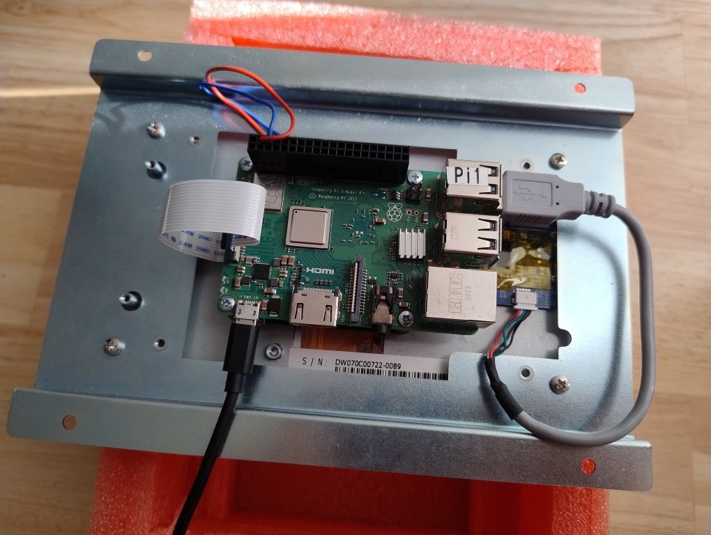 Wyświetlacz / monitor dotykowy z uchwytem + RaspberryPi 3B+
