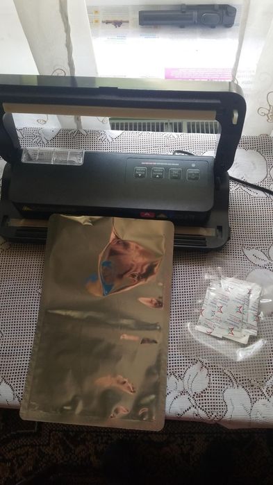 Вакуумний пакувальник (вакууматор) P-290A чорний