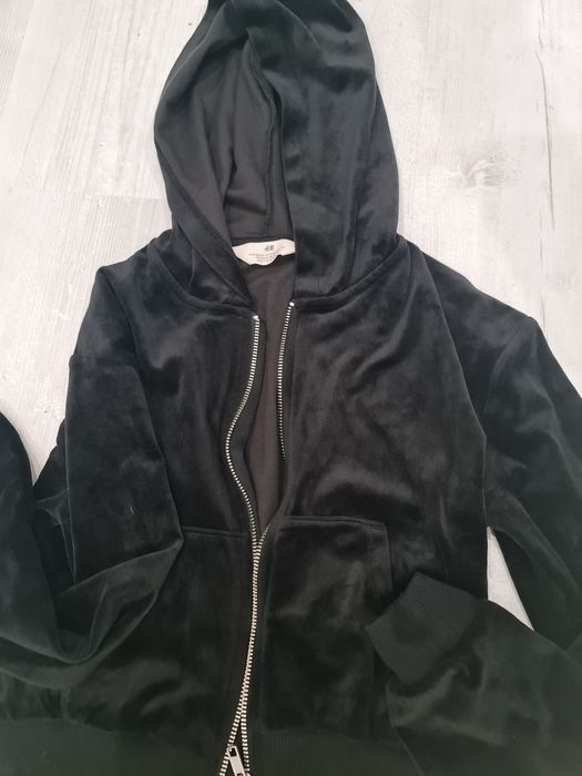 Welurowy czarny dres H&M dla dziewczynki   r.145/152