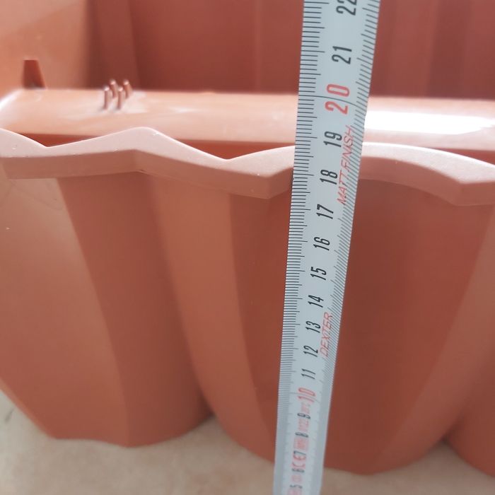 Skrzynki na kwiaty na poręcz balkonową