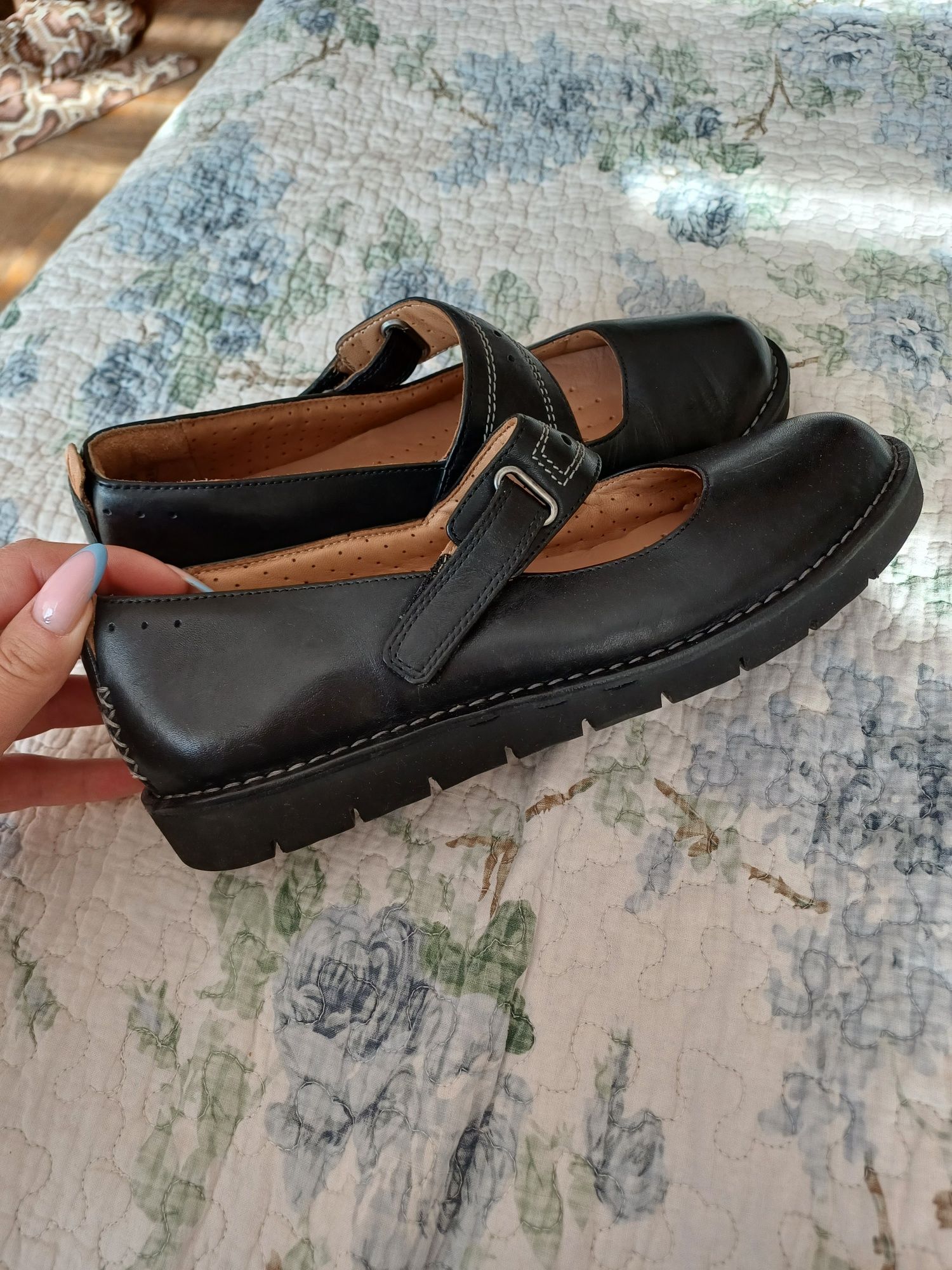 Piękne buty skórzane clarks