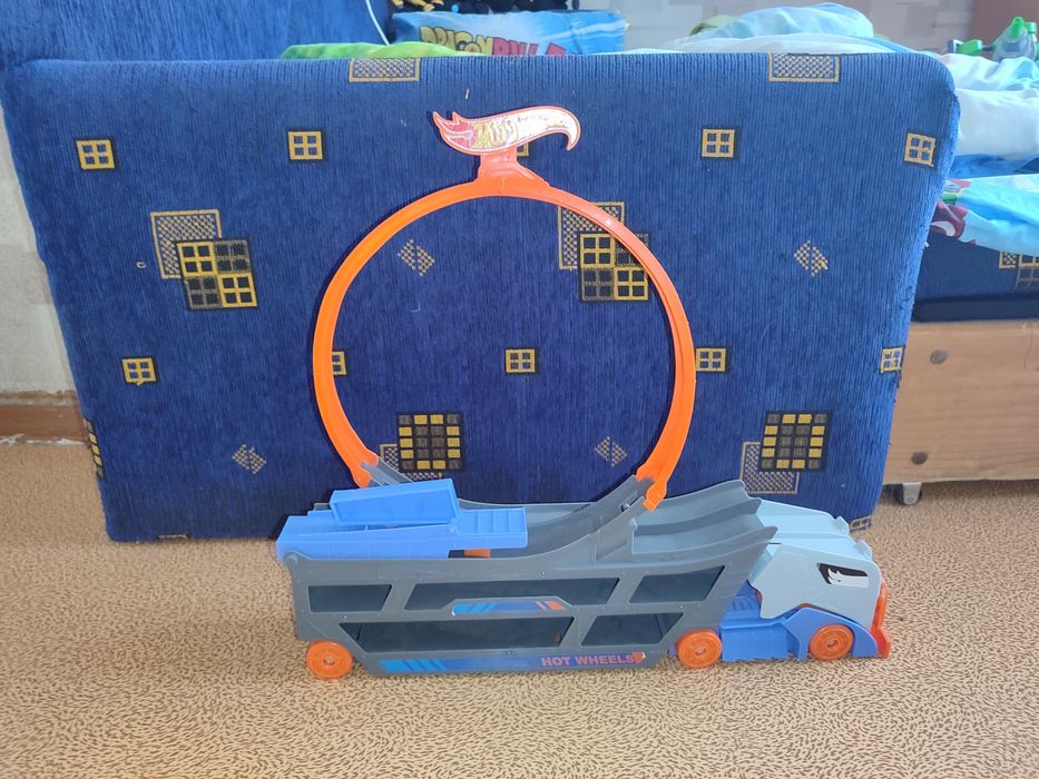 Автовоз Hotwheels
