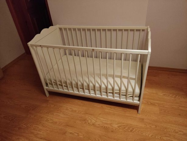 Łóżeczko łóżko dla dziecka niemowlaka stary modle z IKEI + materac