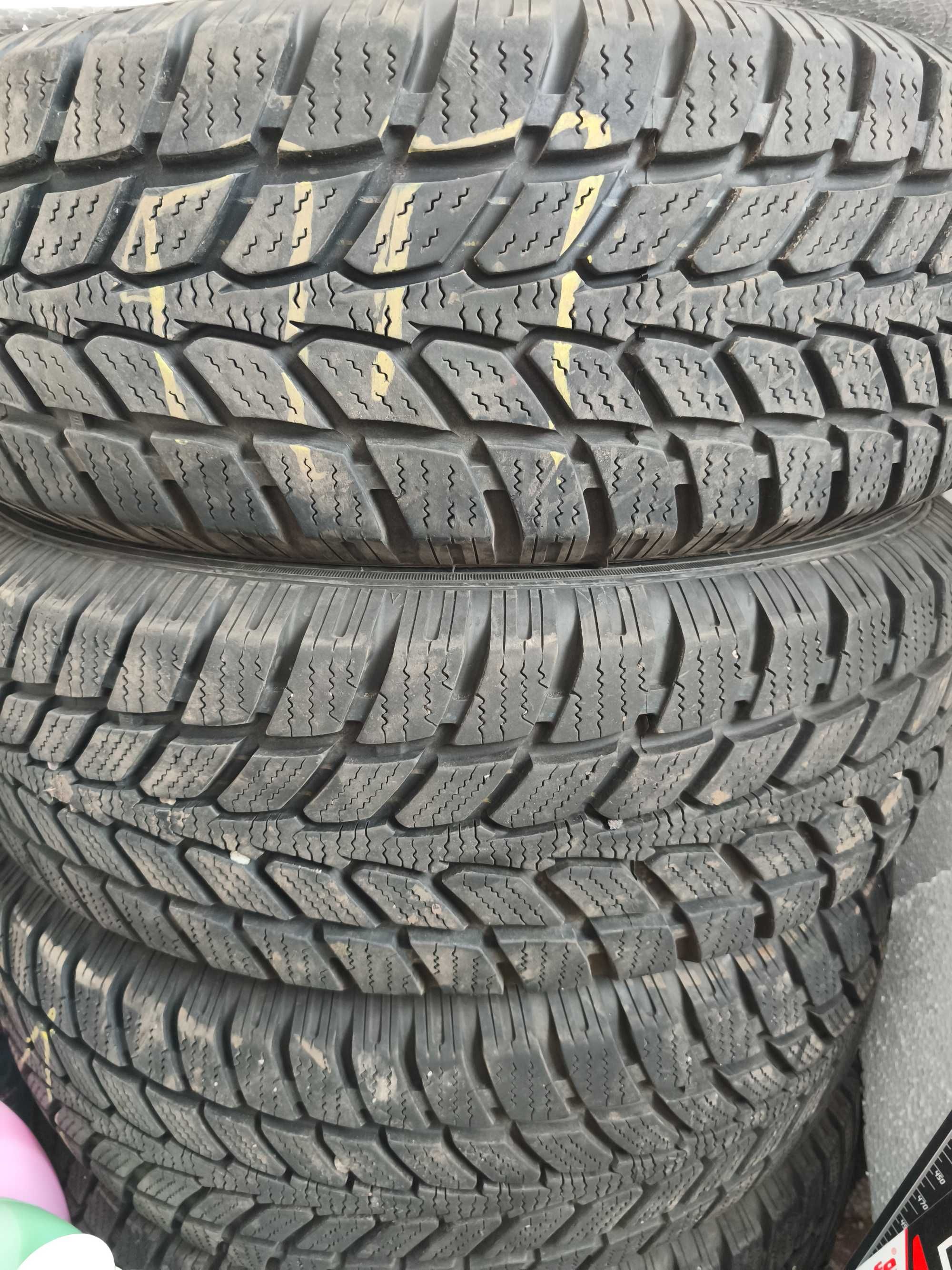 Продам шины зимние R16 215/70