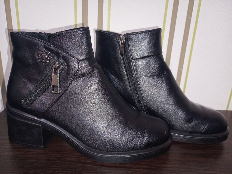 Продам б/в зимові жіночі чоботи Topas р. 37