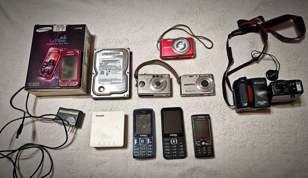 Лот цифровий фотоапарат Nikon,Casio,Samsung,телефон Sony Ericsson
