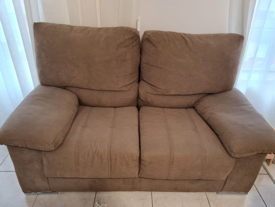 2 sofás de 2 lugares