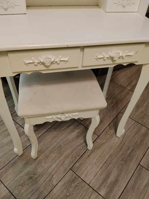 Biała toaletka stan dobry