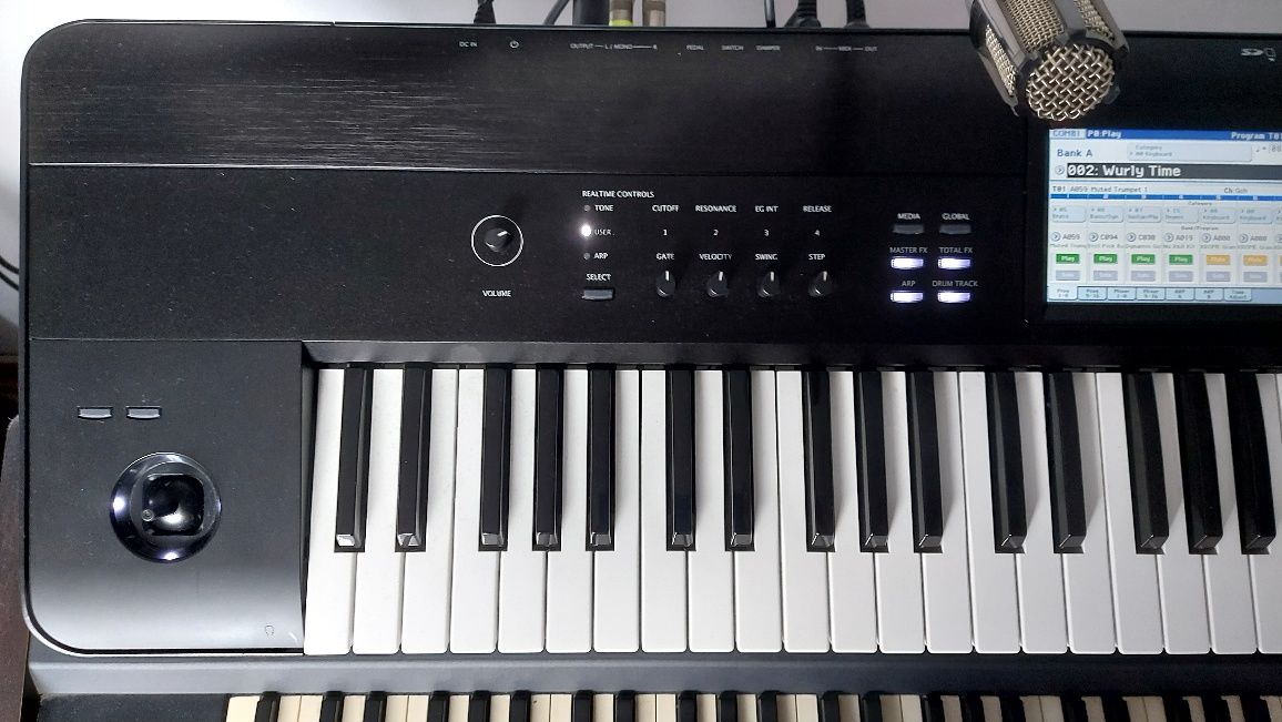 Korg Krome     .