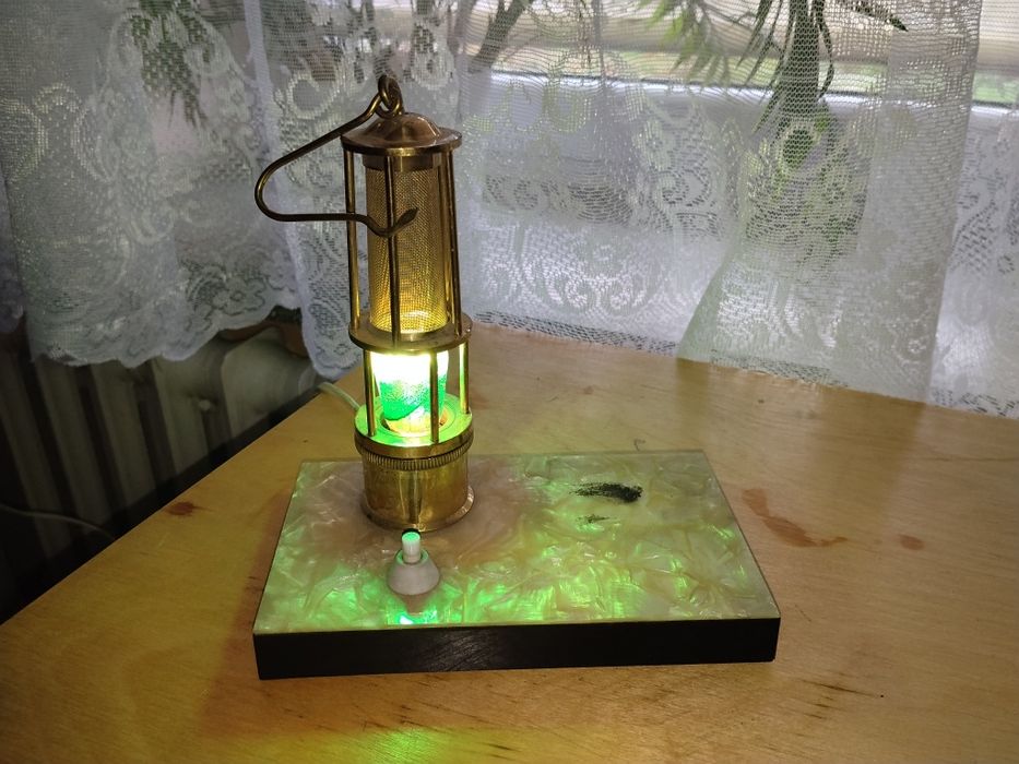 Stara  lampka hutnicza.