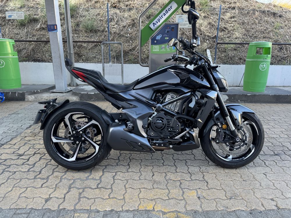 Mota 350cc sem detalhes 2023