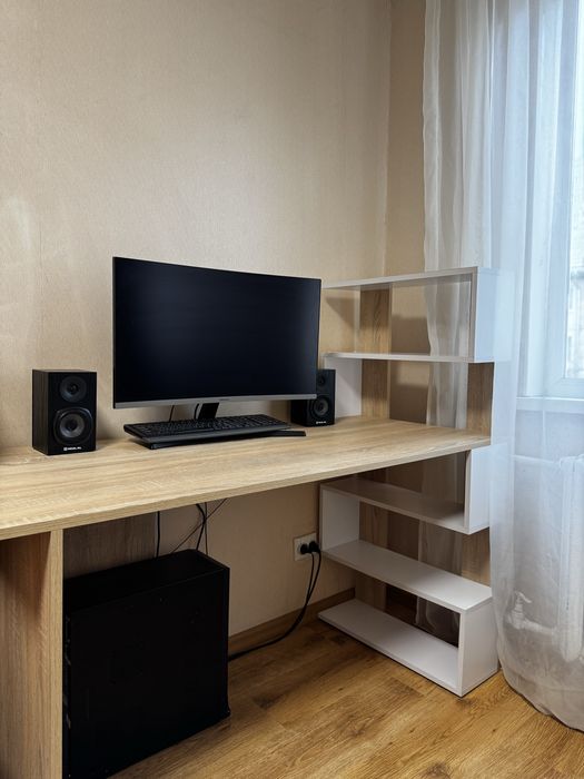 Продам компʼютерний, письмовий стіл з полицями