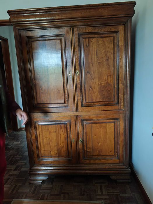 Móvel para TV com portas